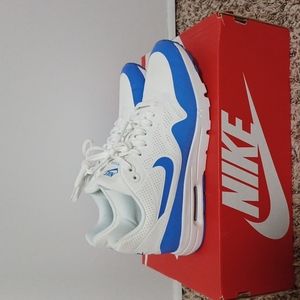Womens Nike Air Max 1